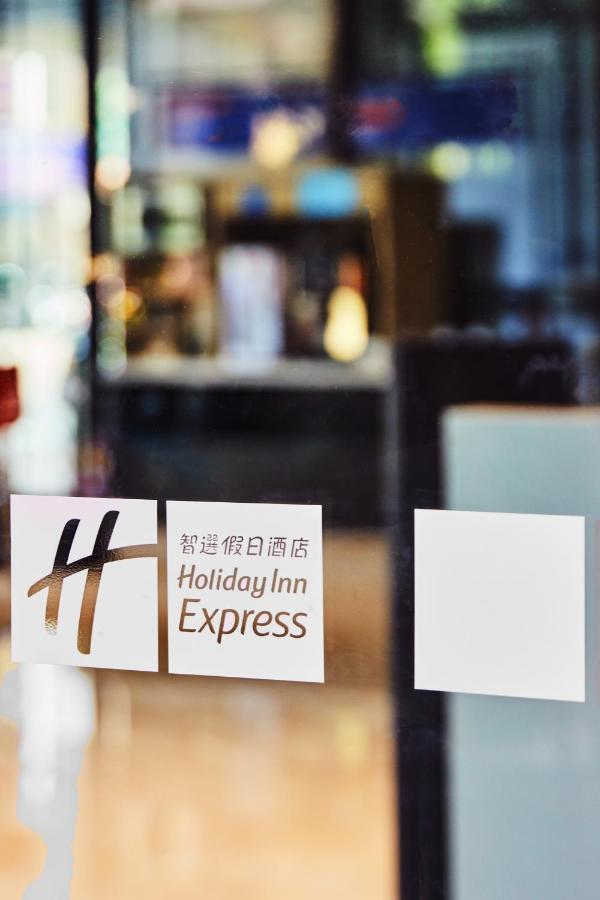 Holiday Inn Express Kaohsiung Love River By Ihg Esterno foto