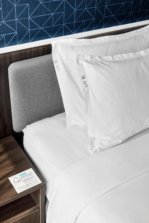 Holiday Inn Express Kaohsiung Love River By Ihg Esterno foto