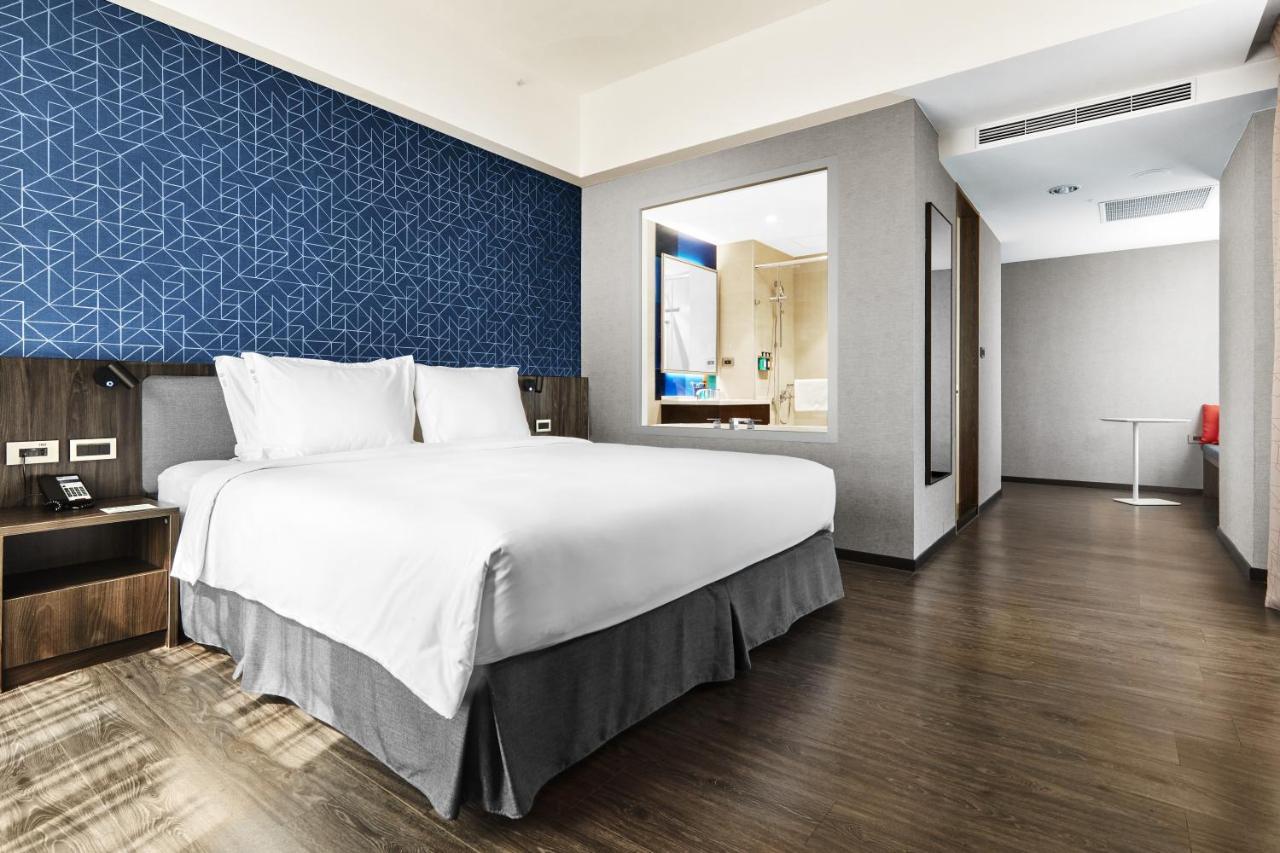 Holiday Inn Express Kaohsiung Love River By Ihg Esterno foto