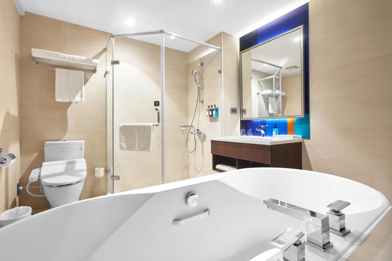 Holiday Inn Express Kaohsiung Love River By Ihg Esterno foto