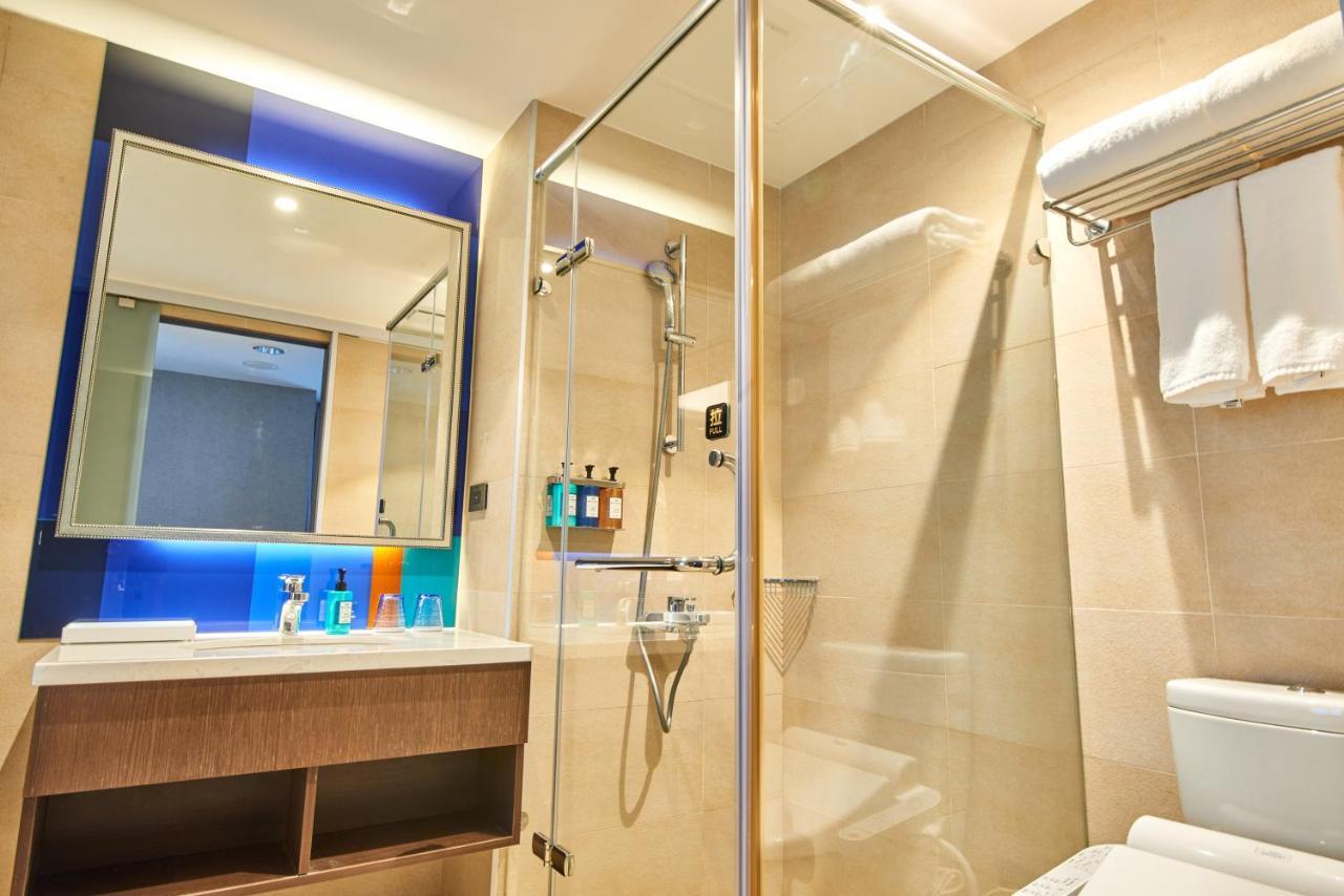 Holiday Inn Express Kaohsiung Love River By Ihg Esterno foto