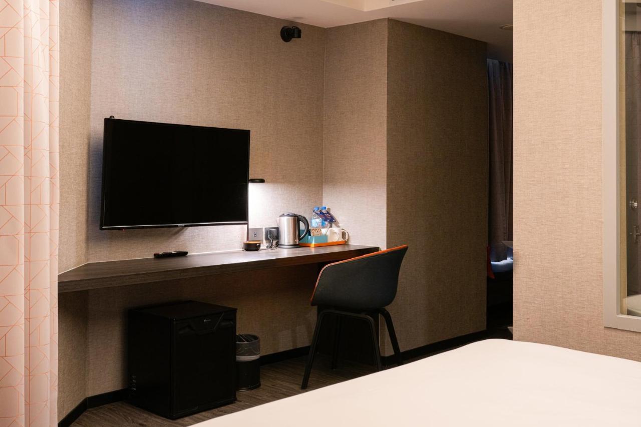 Holiday Inn Express Kaohsiung Love River By Ihg Esterno foto