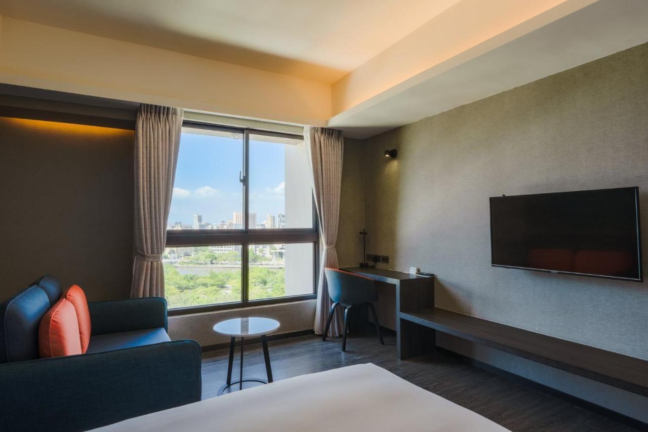 Holiday Inn Express Kaohsiung Love River By Ihg Esterno foto