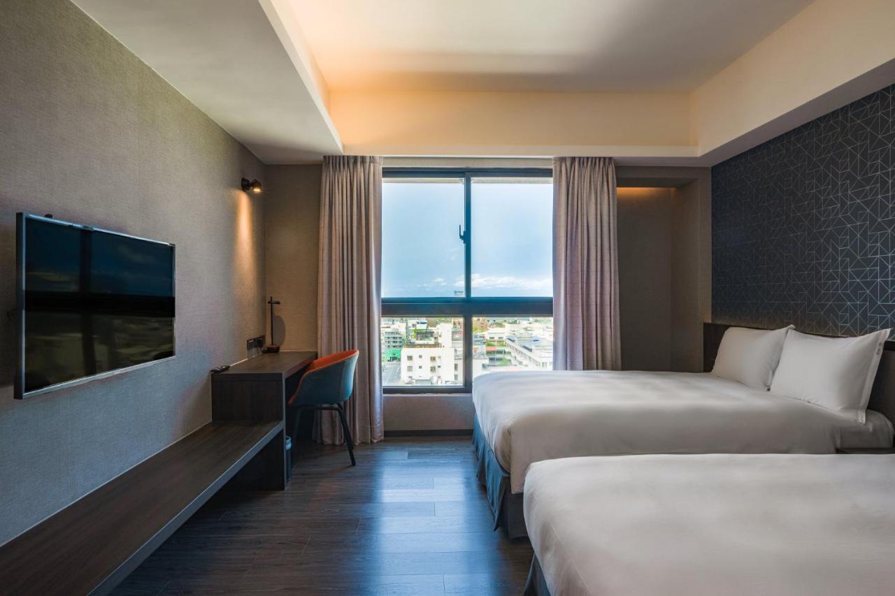 Holiday Inn Express Kaohsiung Love River By Ihg Esterno foto