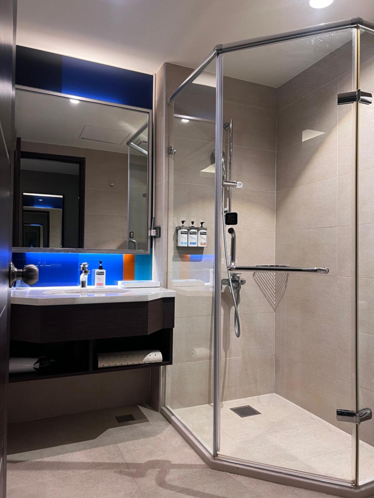 Holiday Inn Express Kaohsiung Love River By Ihg Esterno foto