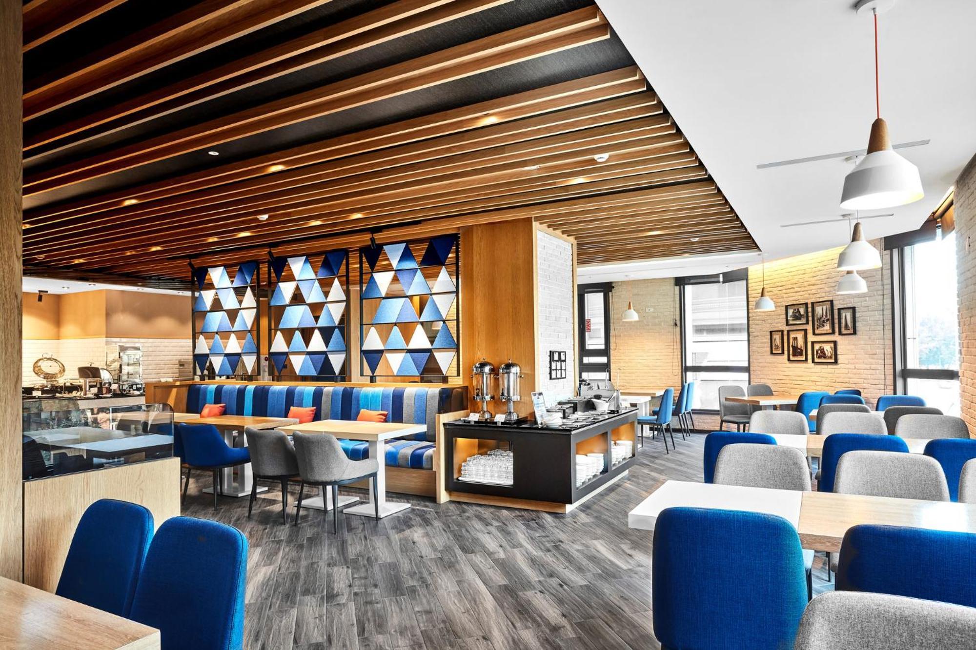 Holiday Inn Express Kaohsiung Love River By Ihg Esterno foto