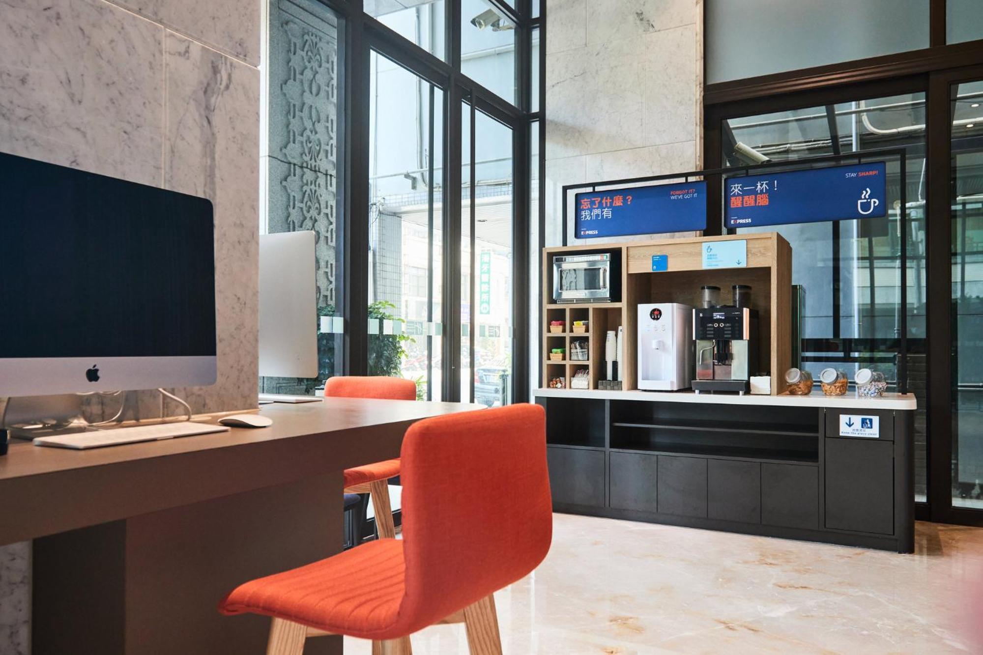 Holiday Inn Express Kaohsiung Love River By Ihg Esterno foto