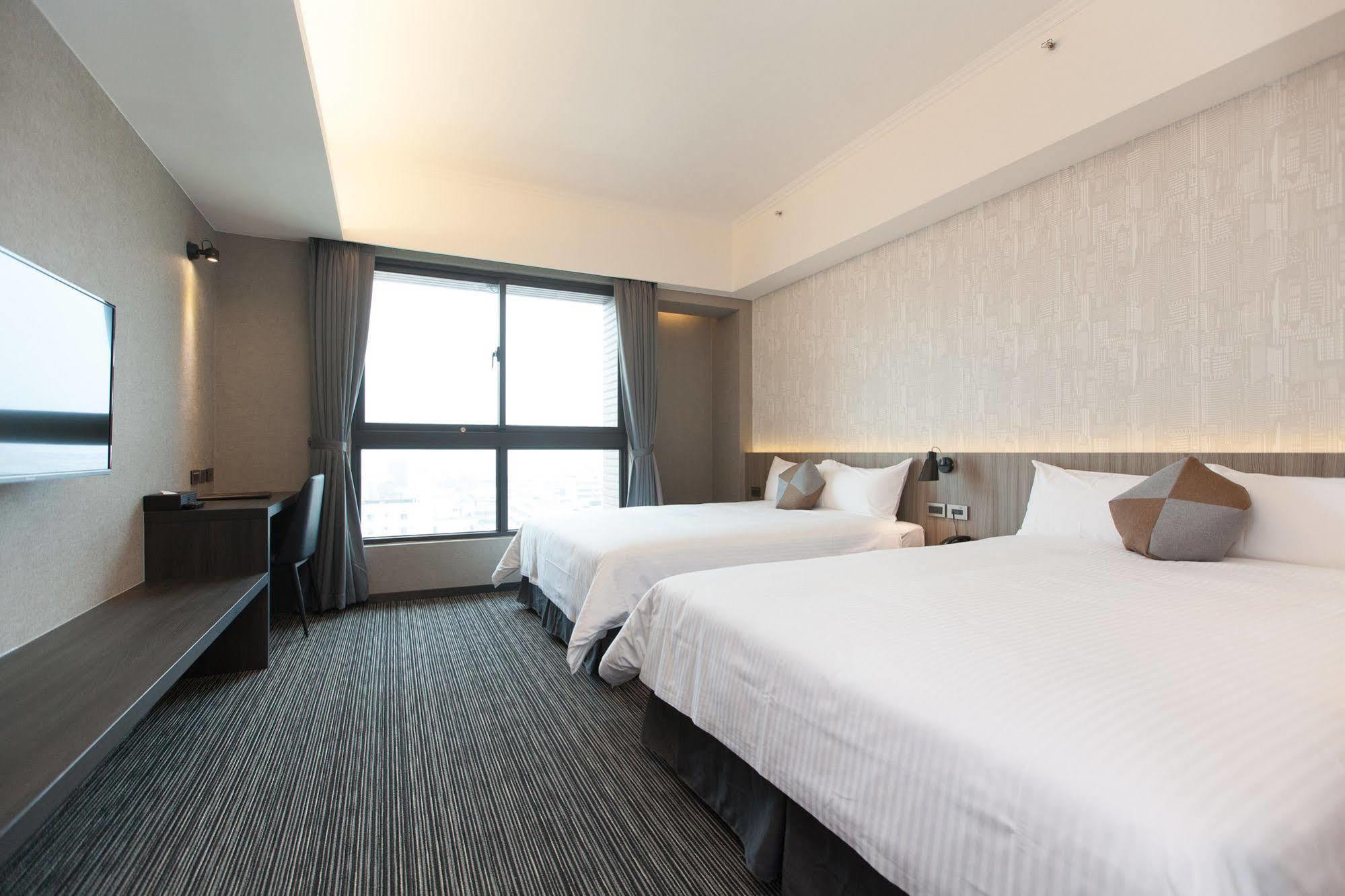 Holiday Inn Express Kaohsiung Love River By Ihg Esterno foto